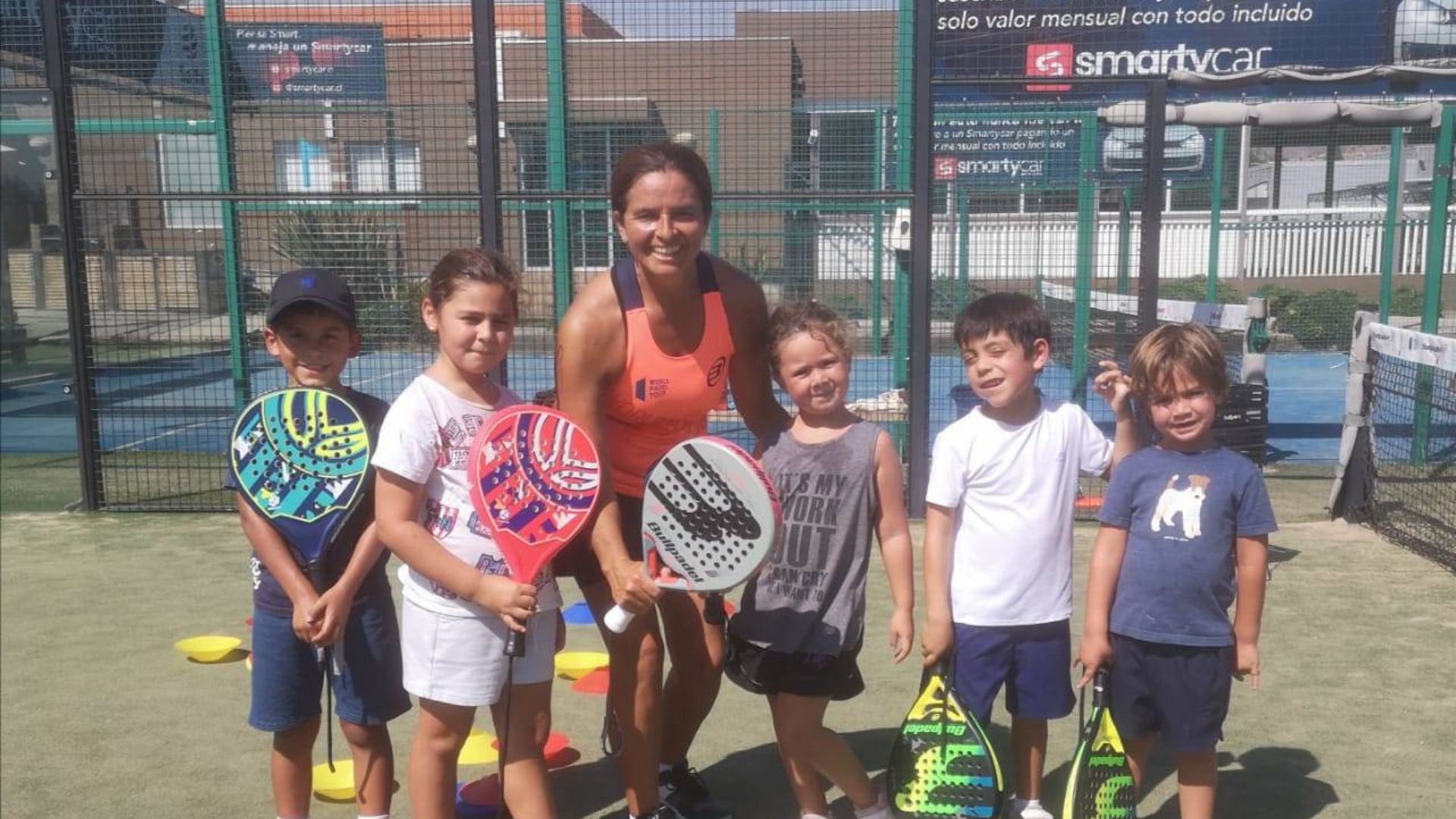 Carola Henríquez y entramiento infantil - Nación Pádel